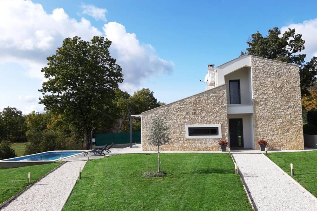 Vila Parizi