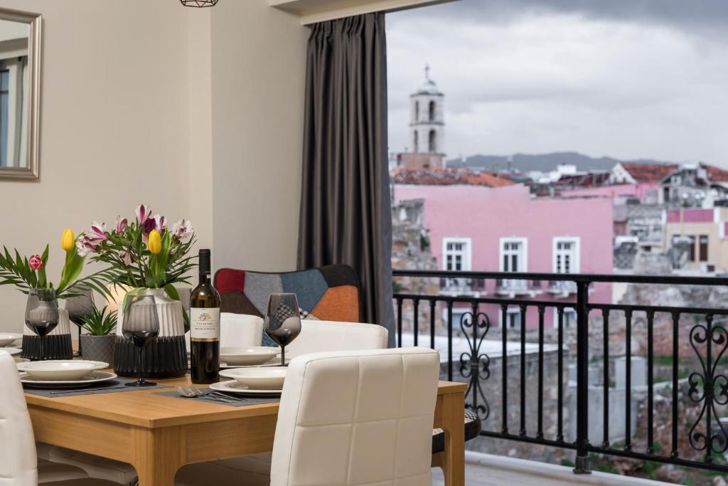 A balcony or terrace at Old Harbor Apartment Luxury Living Chania