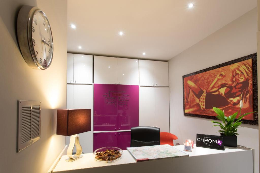 A television and/or entertainment centre at Chroma Italy - Chroma Pente