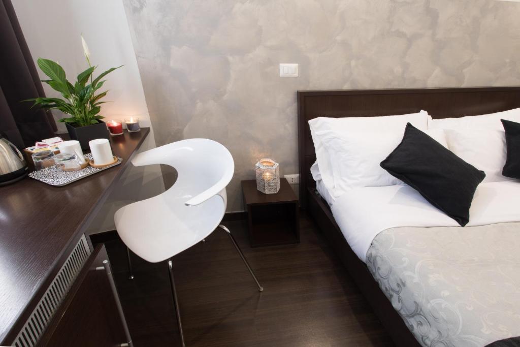 A bed or beds in a room at Chroma Italy - Chroma Pente