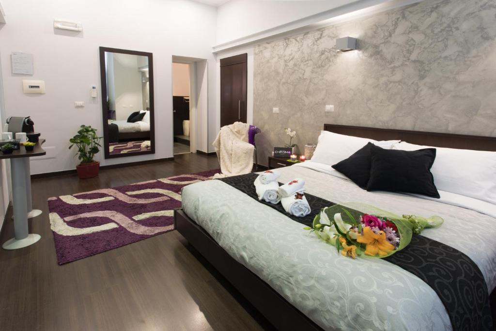 A bed or beds in a room at Chroma Italy - Chroma Pente