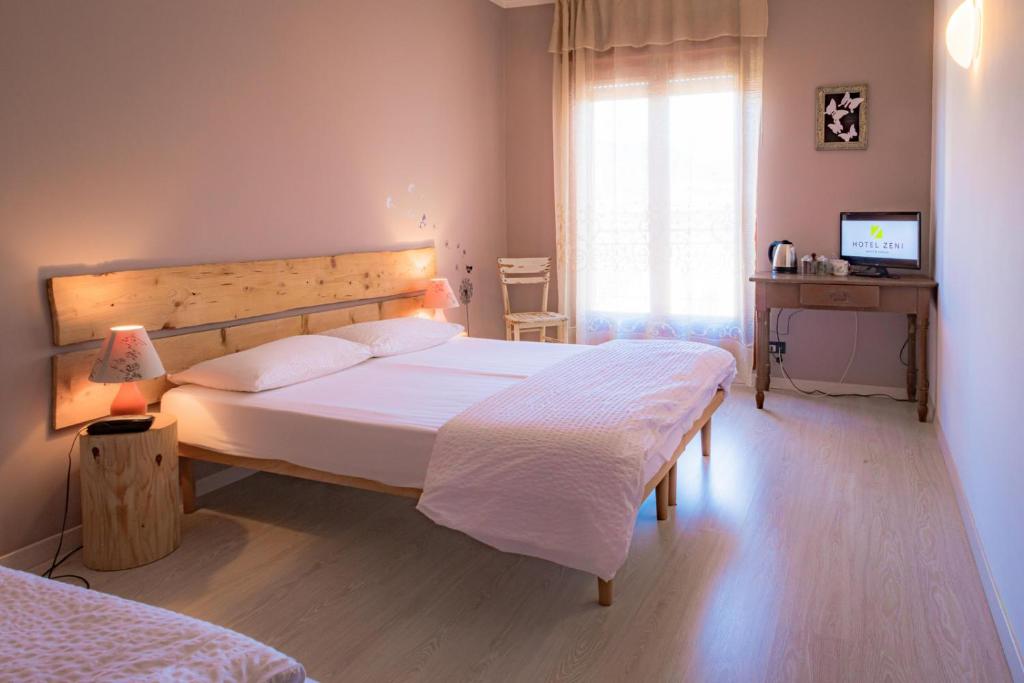 Postel nebo postele na pokoji v ubytování Hotel Zeni