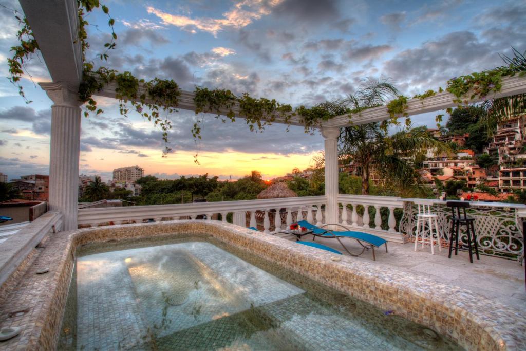 Bazén v ubytování Hotel Boutique Rivera Del Rio nebo v jeho okolí