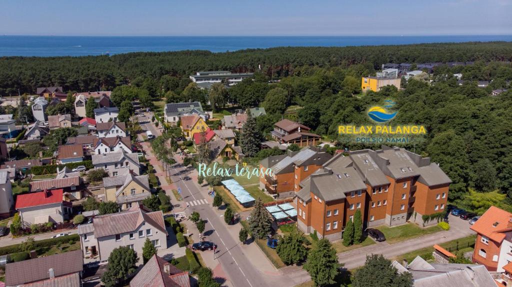 una vista aérea de una pequeña ciudad con casas en Guest House RELAX PALANGA en Palanga