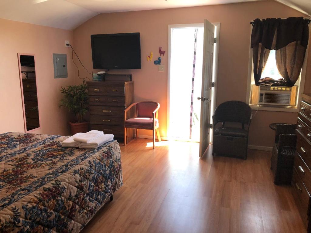 Postel nebo postele na pokoji v ubytování Hillside Motel