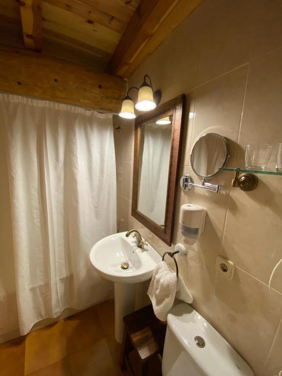 Ένα μπάνιο στο Casa Rural Macia - Apartamentos