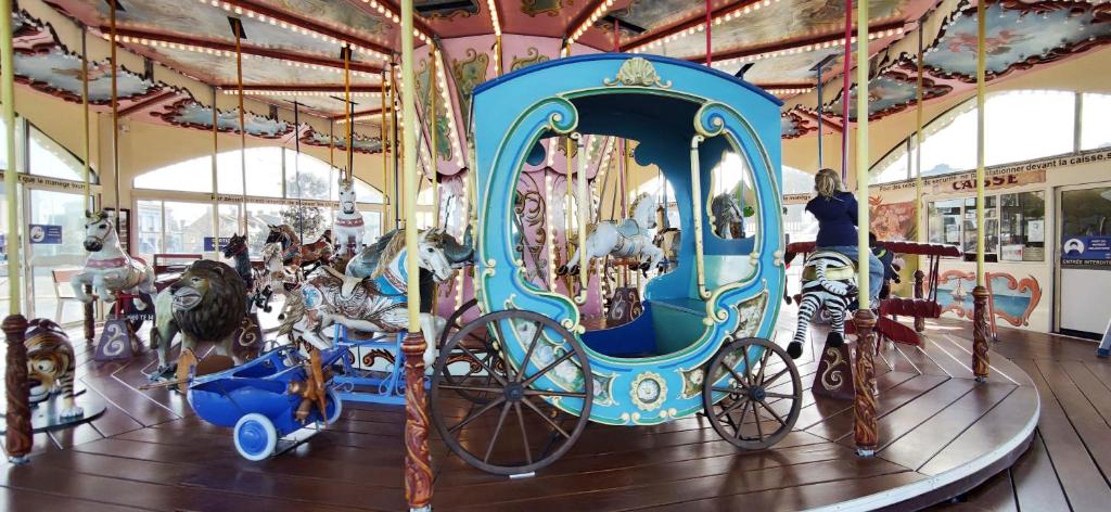 a blue train on a carousel at La Kaz in Courseulles-sur-Mer