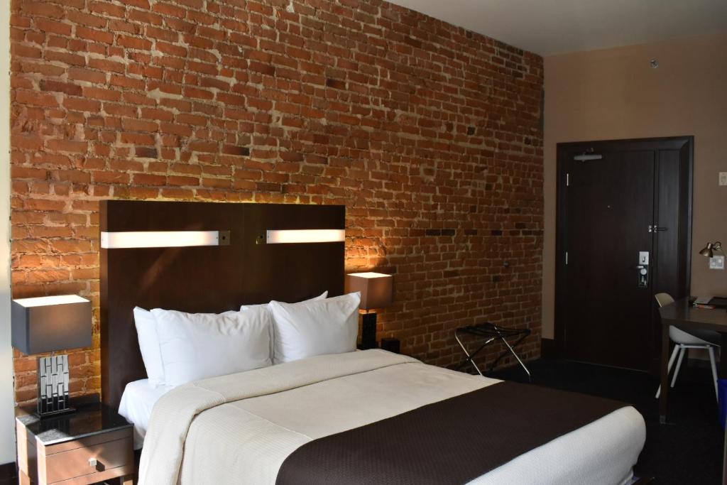 Postel nebo postele na pokoji v ubytování Hôtel Sainte-Anne