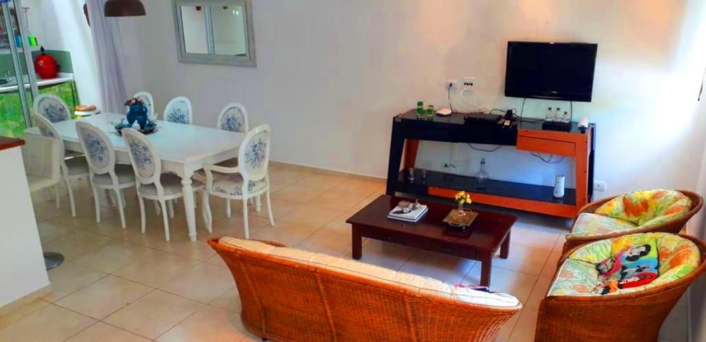  Casa em condomínio familiar com lazer completo