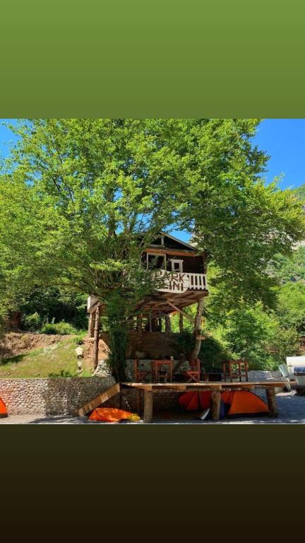 Blini-Park Guesthouse - Image 3