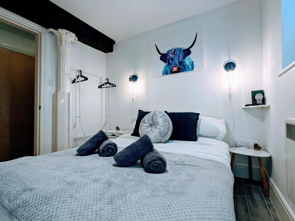 a bedroom with a bed with a bull head on the wall at Cosy Riverside Apartment - FREE PARKING in York