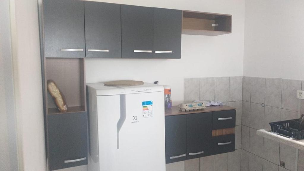  Apartamento com sacada frente ao mar