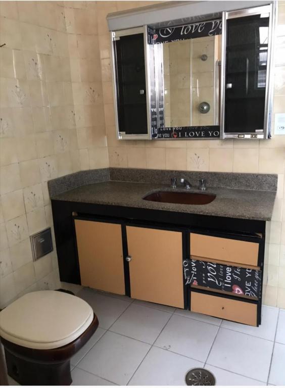  Apartamento com sacada frente ao mar