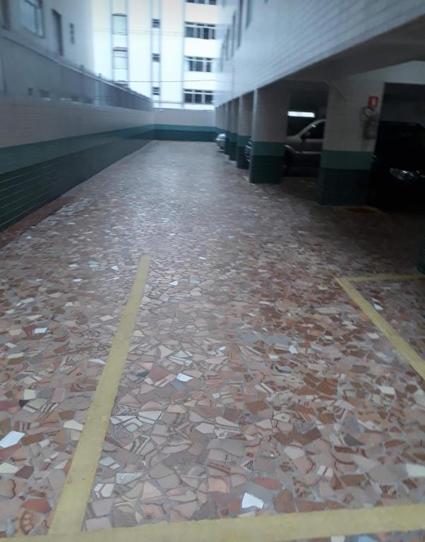  Apartamento com sacada frente ao mar