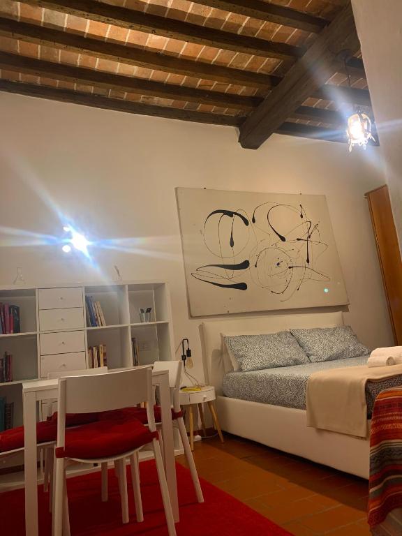 Łóżko lub łóżka w pokoju w obiekcie La casa del Centro