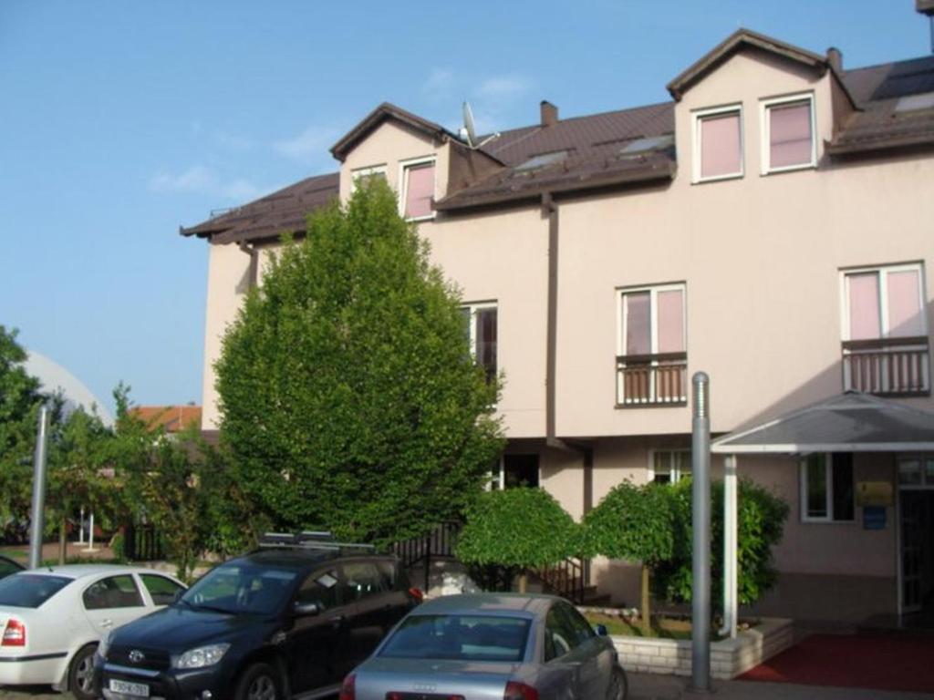 Budova, kde se hotel nachází