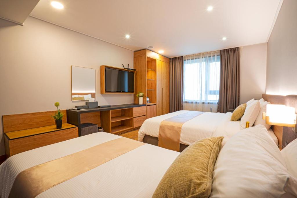Postel nebo postele na pokoji v ubytování Embledon Hotel