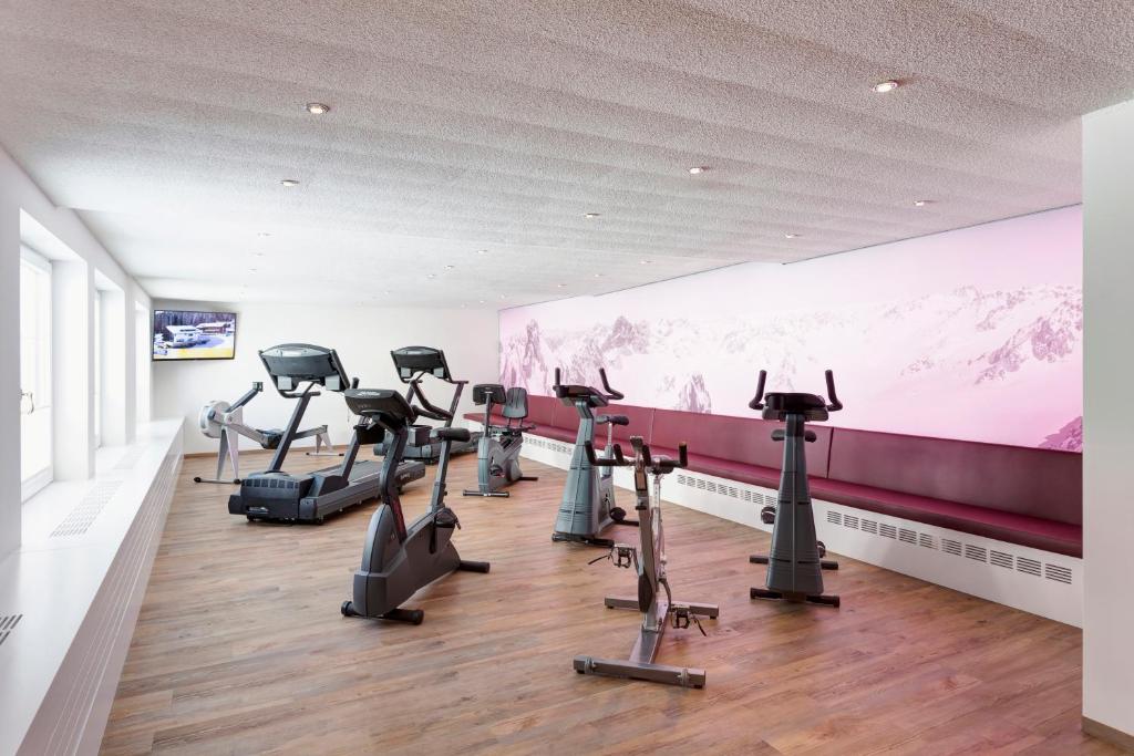 Fitness centrum a/nebo fitness zařízení v ubytování Hotel Zürserhof
