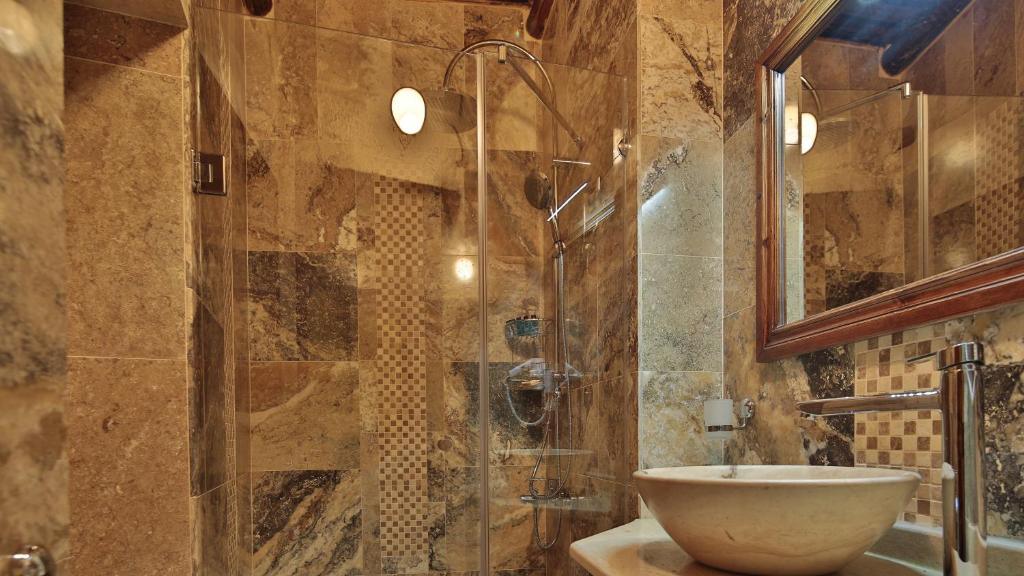 Heaven Cave House - Razziya Evi - Stone Triple Room