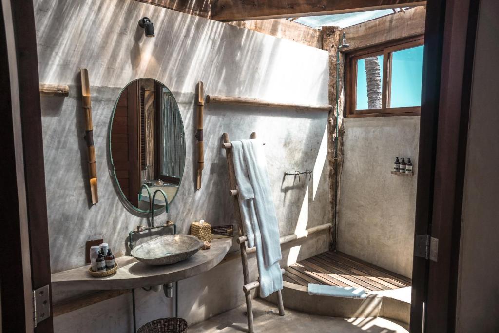 a bathroom with a sink and a mirror at Delek Tulum in Tulum