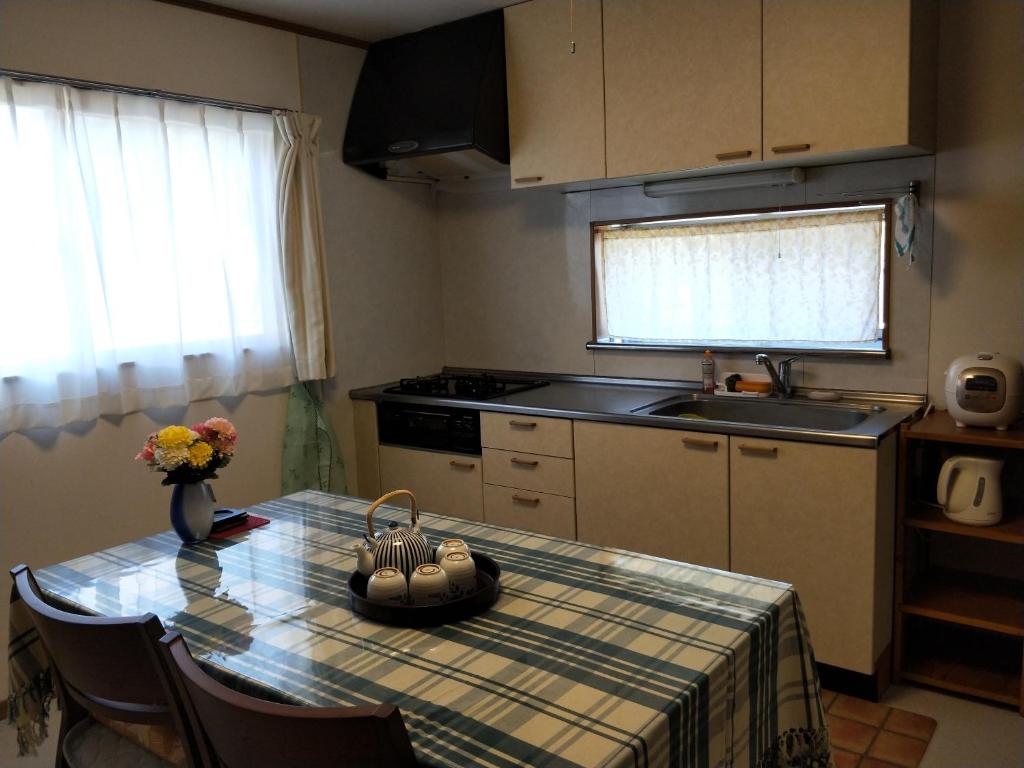 Kuchyň nebo kuchyňský kout v ubytování Izu Shirada Villa 伊豆白田家
