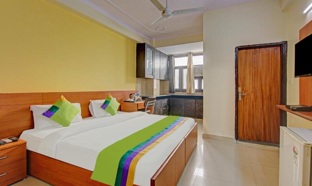 Postel nebo postele na pokoji v ubytování Treebo TMS Residency