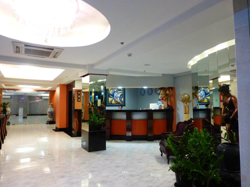 Vstupní hala nebo recepce v ubytování Silver Oaks Suites & Hotel