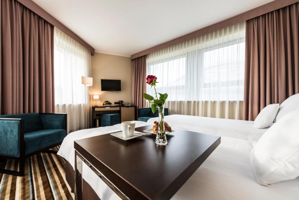 TV a/nebo společenská místnost v ubytování Hotel Victor Pruszków DeSilva