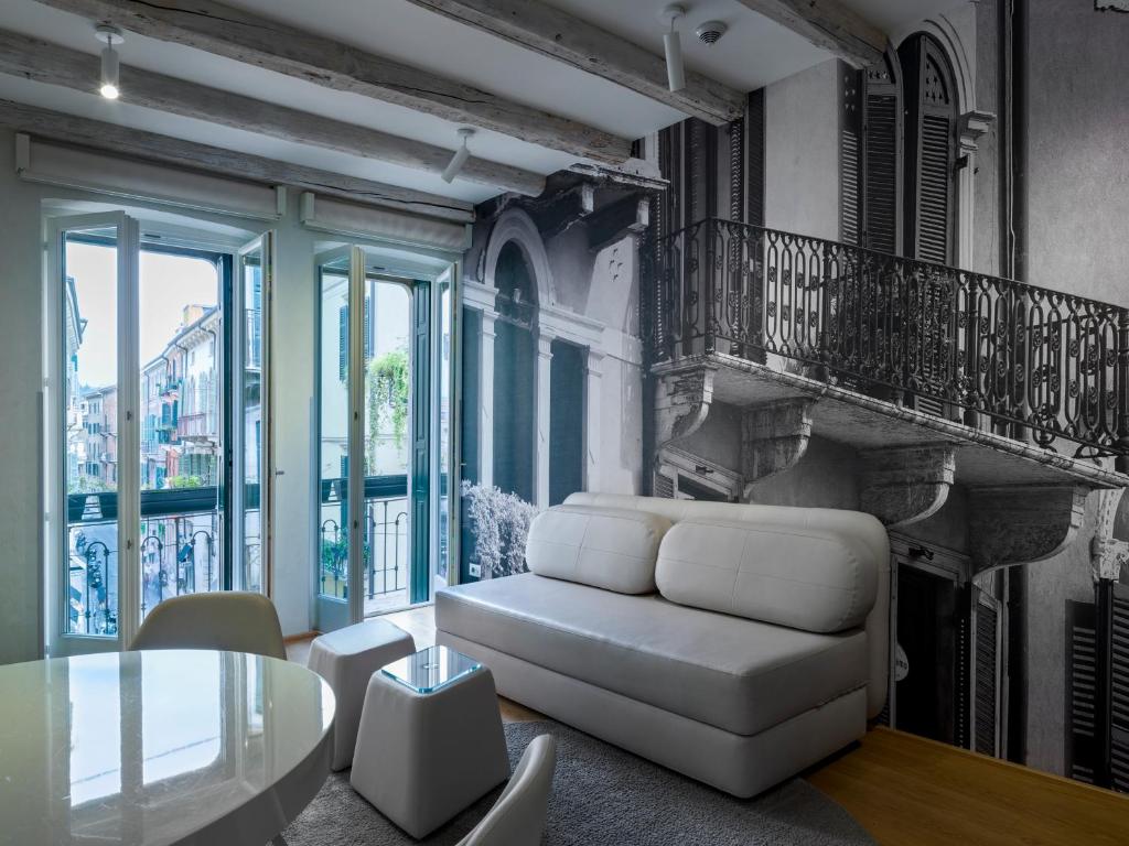 Lords of Verona Luxury Apartments - Superior Apartment