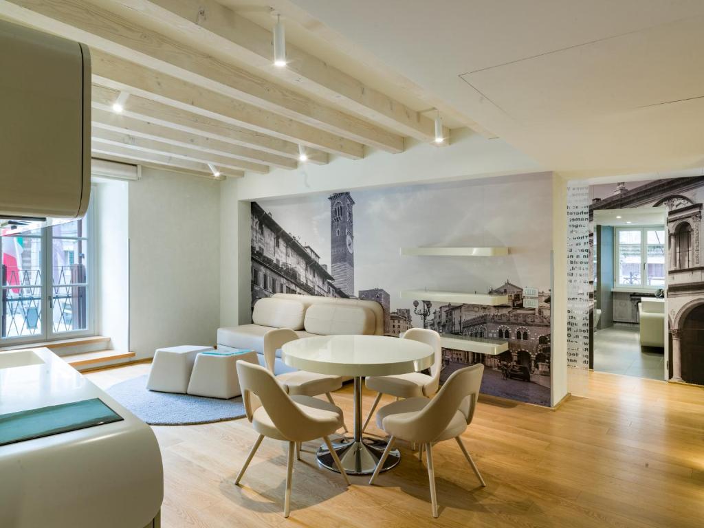Lords of Verona Luxury Apartments - Deluxe One-Bedroom Apartment With View