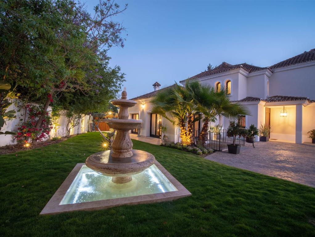 Large Luxurious Exotic Villa, Marbella, Spain - Booking.com
