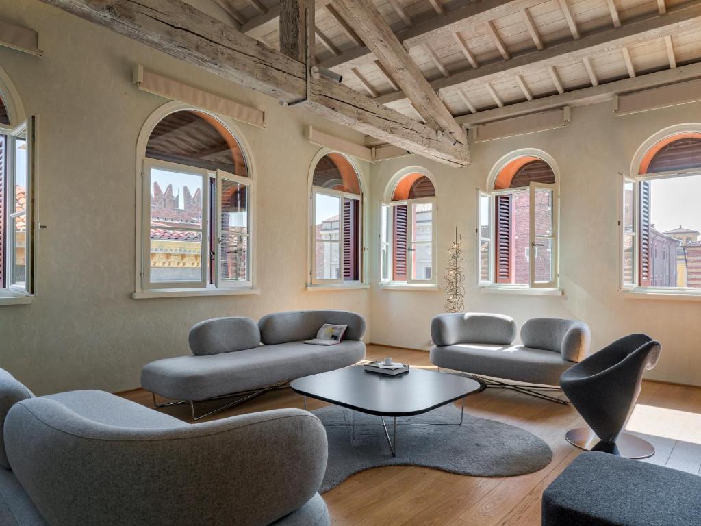 Lords of Verona Luxury Apartments - Penthouse Two-Bedroom Apartment
