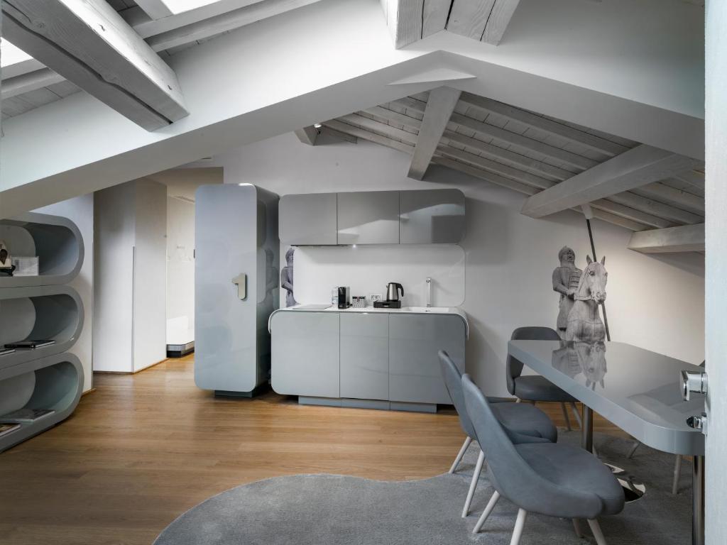Lords of Verona Luxury Apartments - 