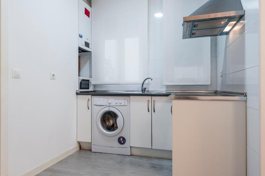 Kuchyň nebo kuchyňský kout v ubytování Atocha VI - Elegancia Urbana en una Ubicación Privilegiada