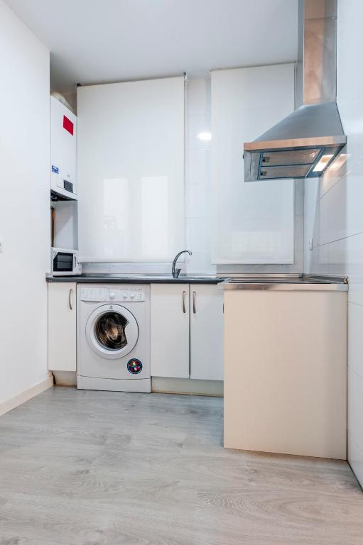 Kuchyň nebo kuchyňský kout v ubytování Atocha VI - Elegancia Urbana en una Ubicación Privilegiada