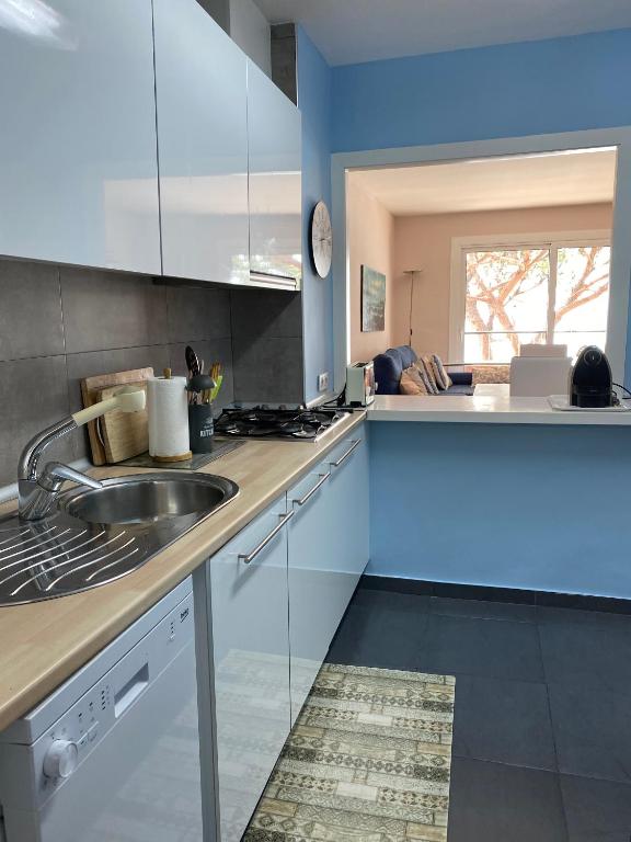 A kitchen or kitchenette at Musclera