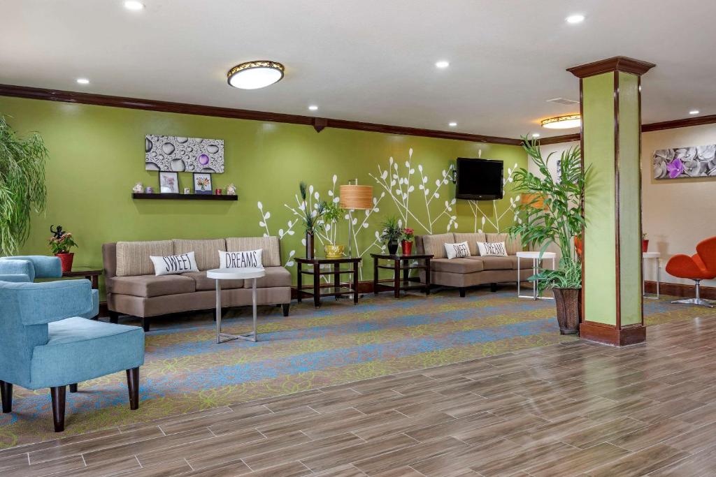 Sleep Inn & Suites Brunswick North photo