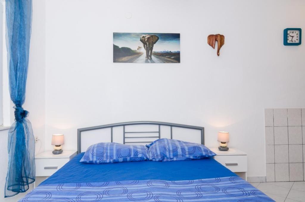 Postel nebo postele na pokoji v ubytování Apartments Ammos