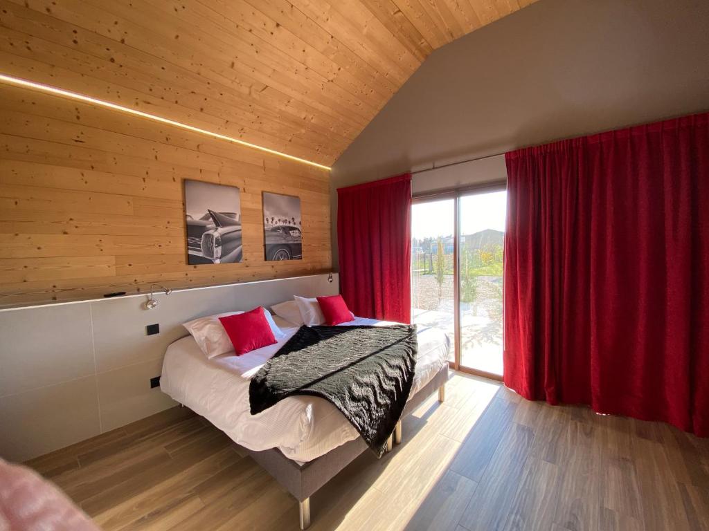 Postel nebo postele na pokoji v ubytování World Hotel