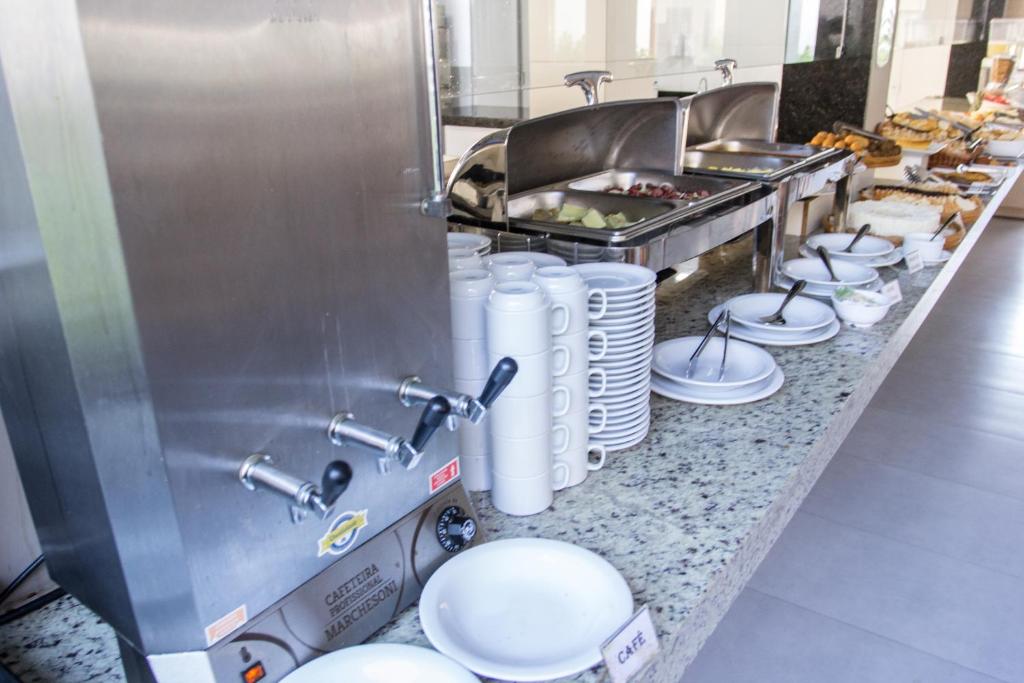 Kuchyň nebo kuchyňský kout v ubytování Porto Mar Hotel