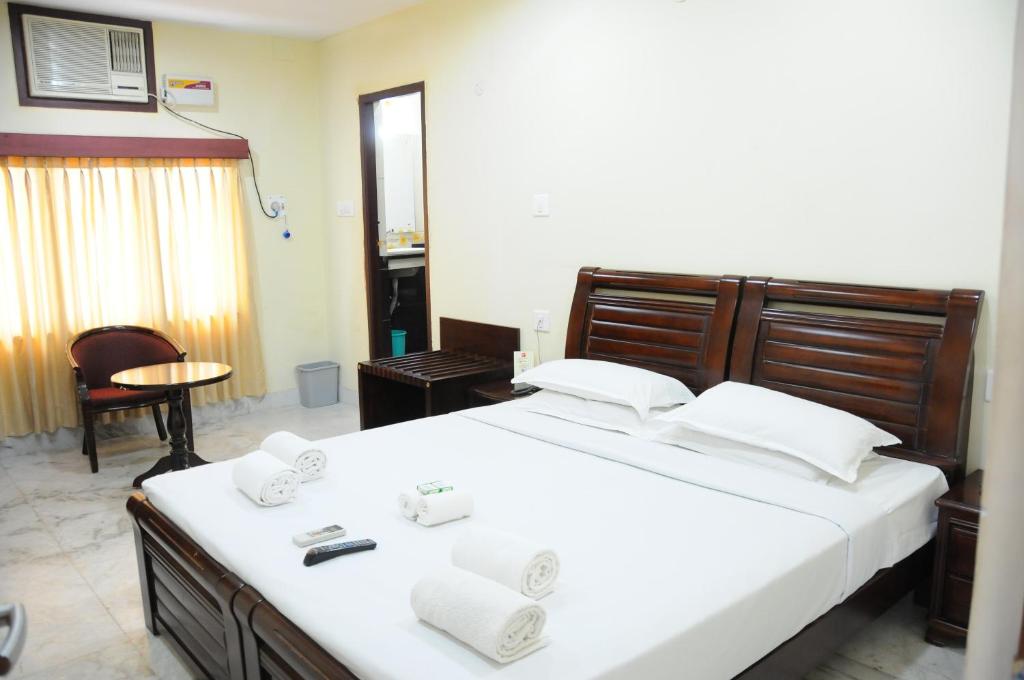 Postel nebo postele na pokoji v ubytování Lloyds Serviced Apartments, Near Music Academy