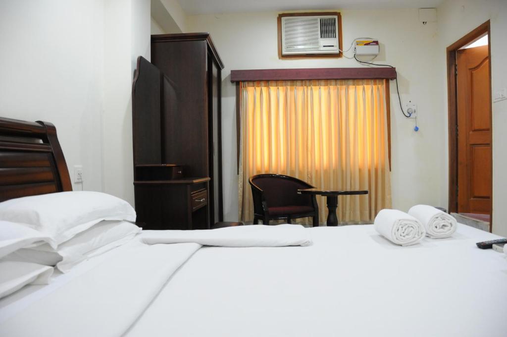 Postel nebo postele na pokoji v ubytování Lloyds Serviced Apartments, Near Music Academy