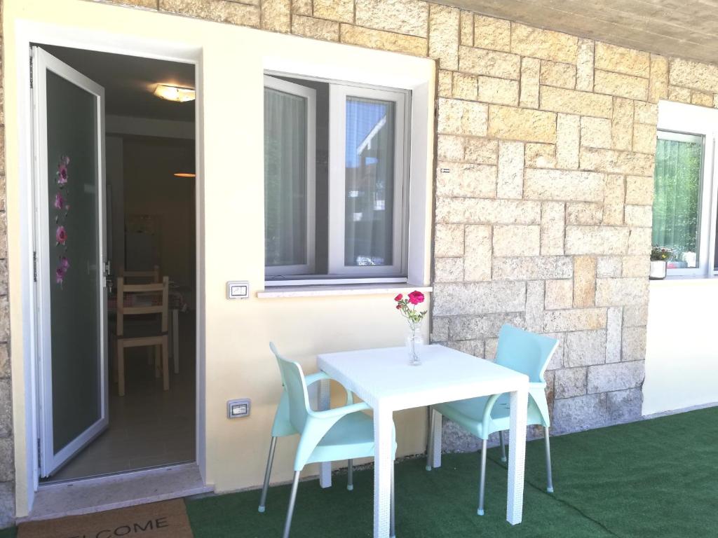 Patio lub wspólna przestrzeń na świeżym powietrzu w obiekcie B&B Villa Montreux