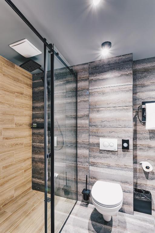 Koupelna v ubytování IQ Hotel