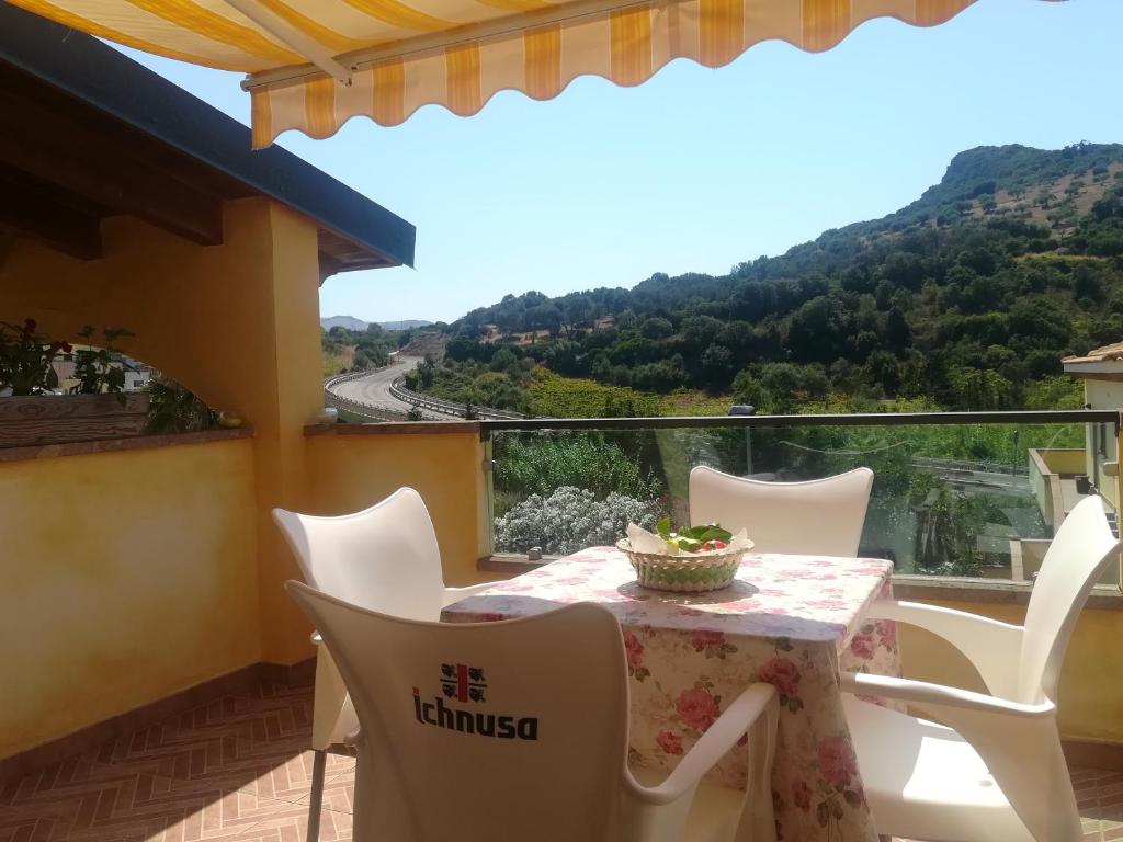 Balcone o terrazza di One bedroom appartement at Castelsardo 500 m away from the beach with sea view furnished terrace and wifi