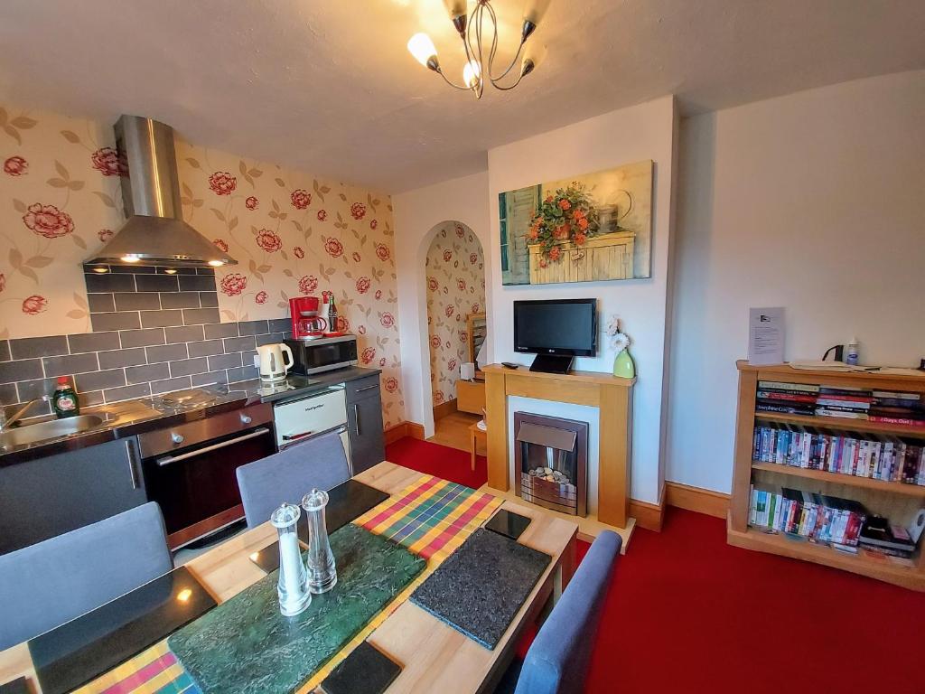 Kuchyň nebo kuchyňský kout v ubytování Minutes from Lyme Regis Self-Catering Suite with Stunning Countryside Views & Double Bath