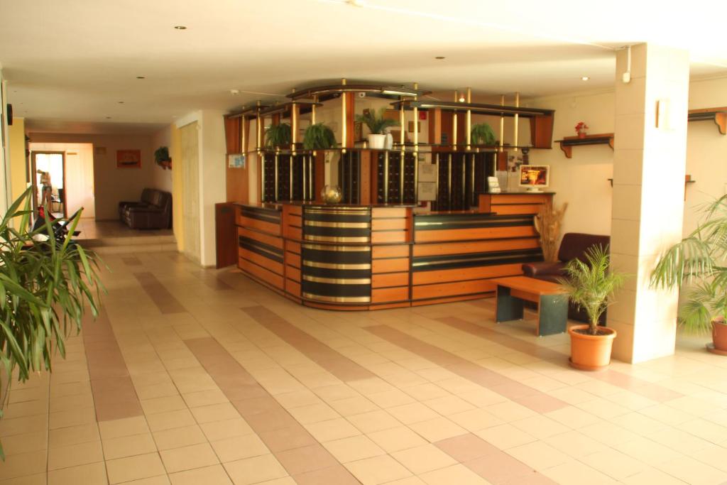 a lobby with a barber shop with potted plants at Hotel Metropol in Mamaia