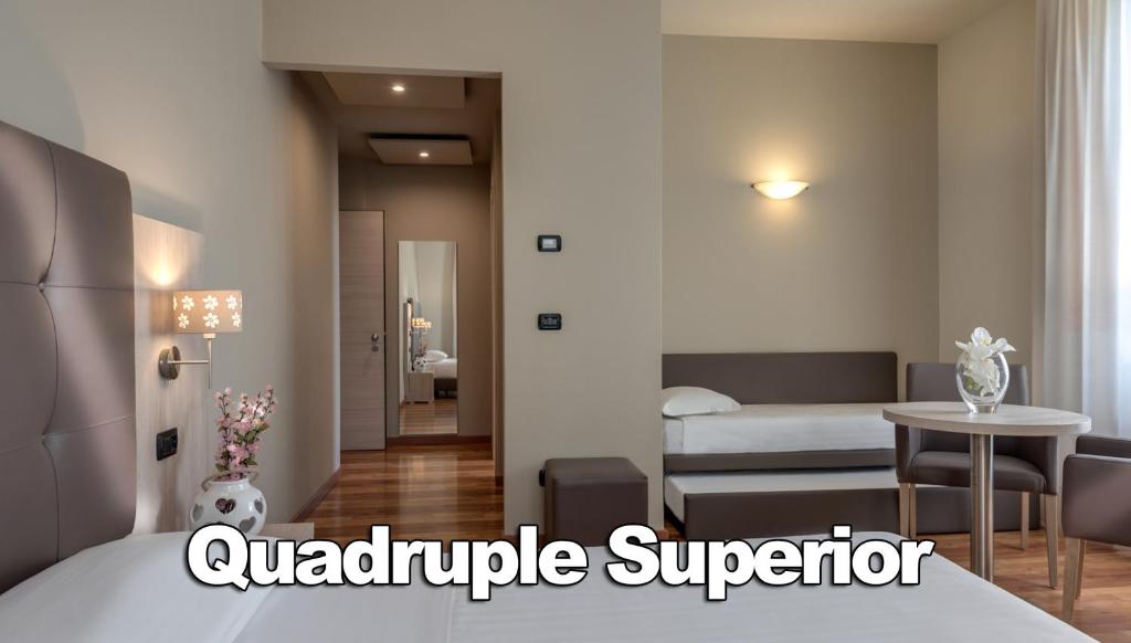 Hotel Boston - Superior Quadruple Room