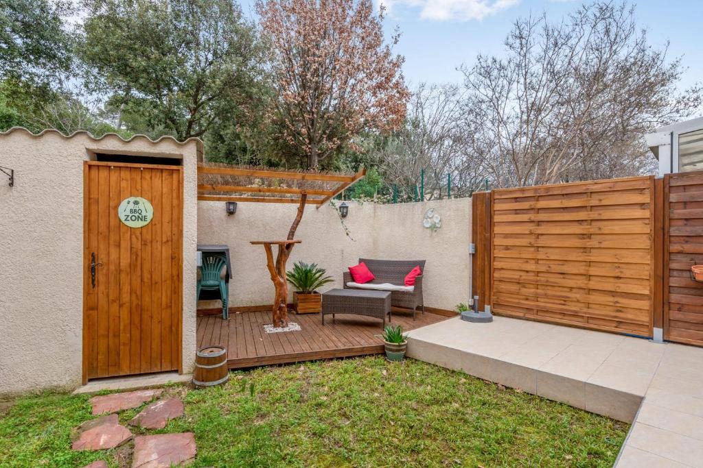 A garden outside Villa Bagatelle et son jardin - Welkeys