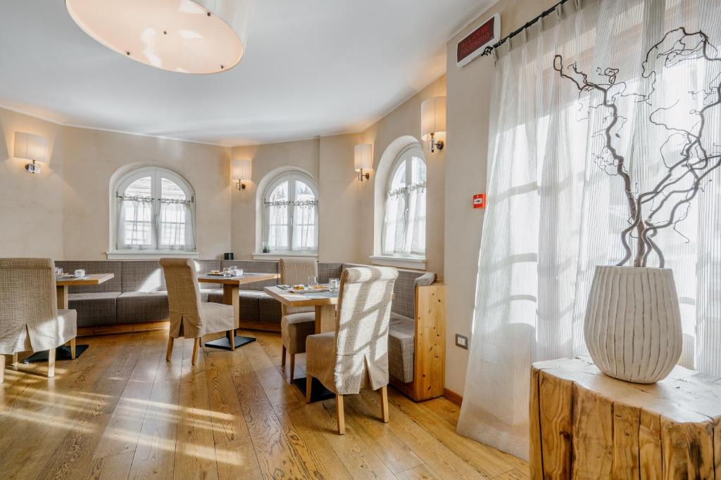 Część wypoczynkowa w obiekcie Hotel Chalet Del Brenta